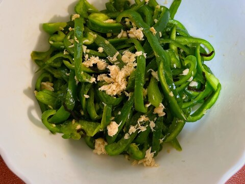 ピーマンと鮭フレークと昆布で簡単和え